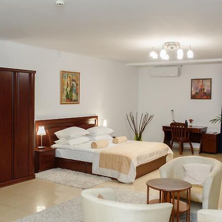 סומי M&M Aparthotel מראה חיצוני תמונה