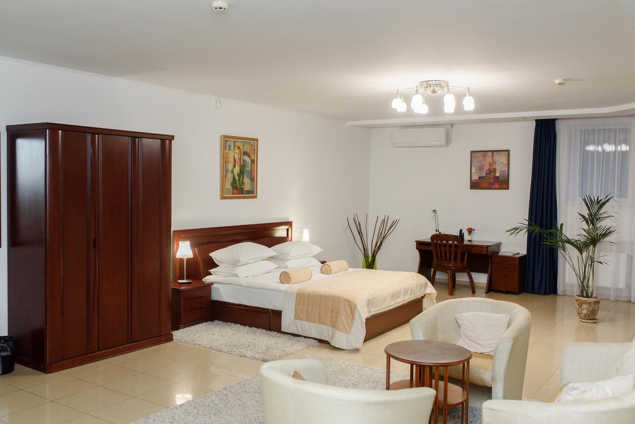 סומי M&M Aparthotel מראה חיצוני תמונה